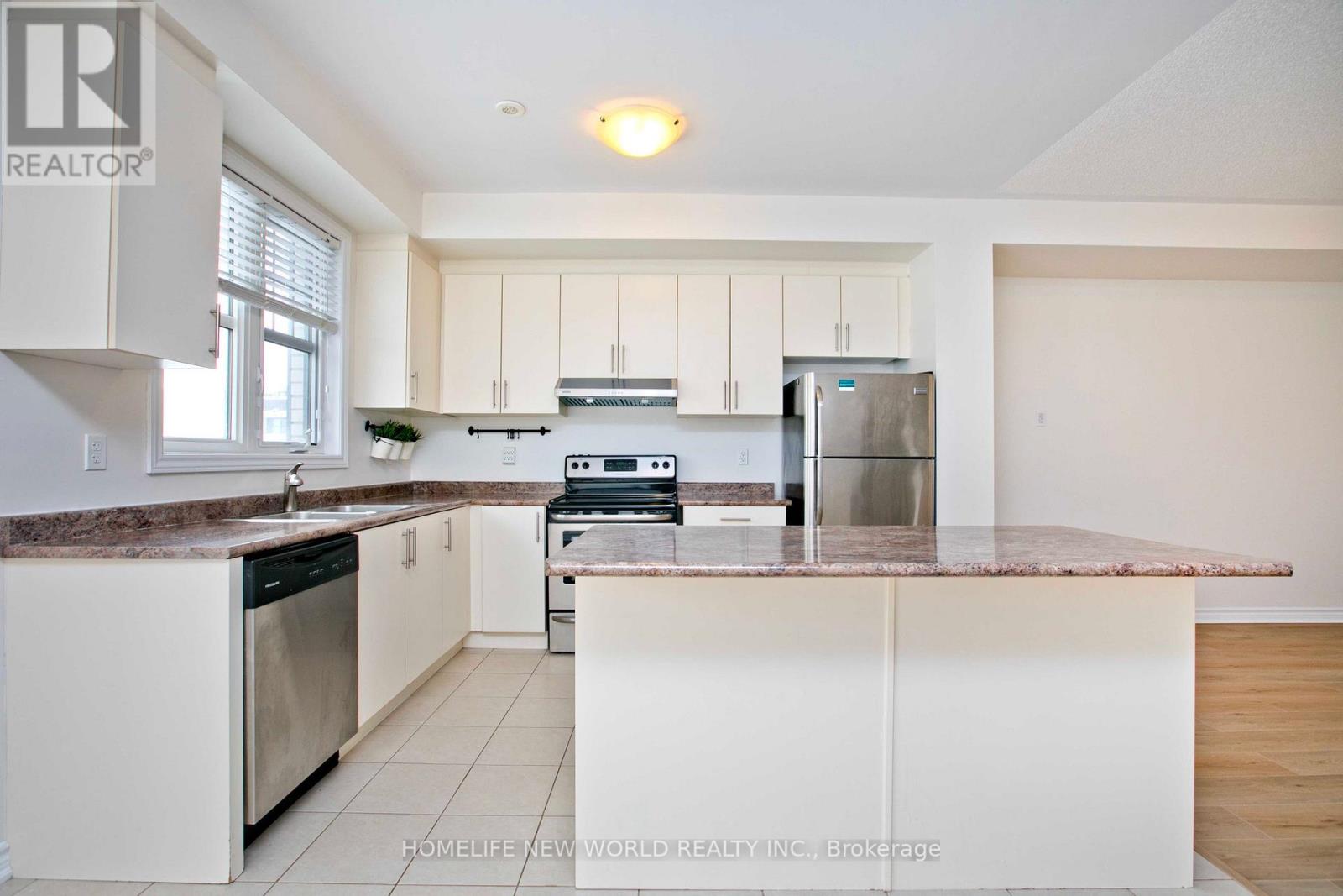 15 Wimshaw Lane, Whitchurch-Stouffville, Ontario  L4A 1Y2 - Photo 6 - N12767334