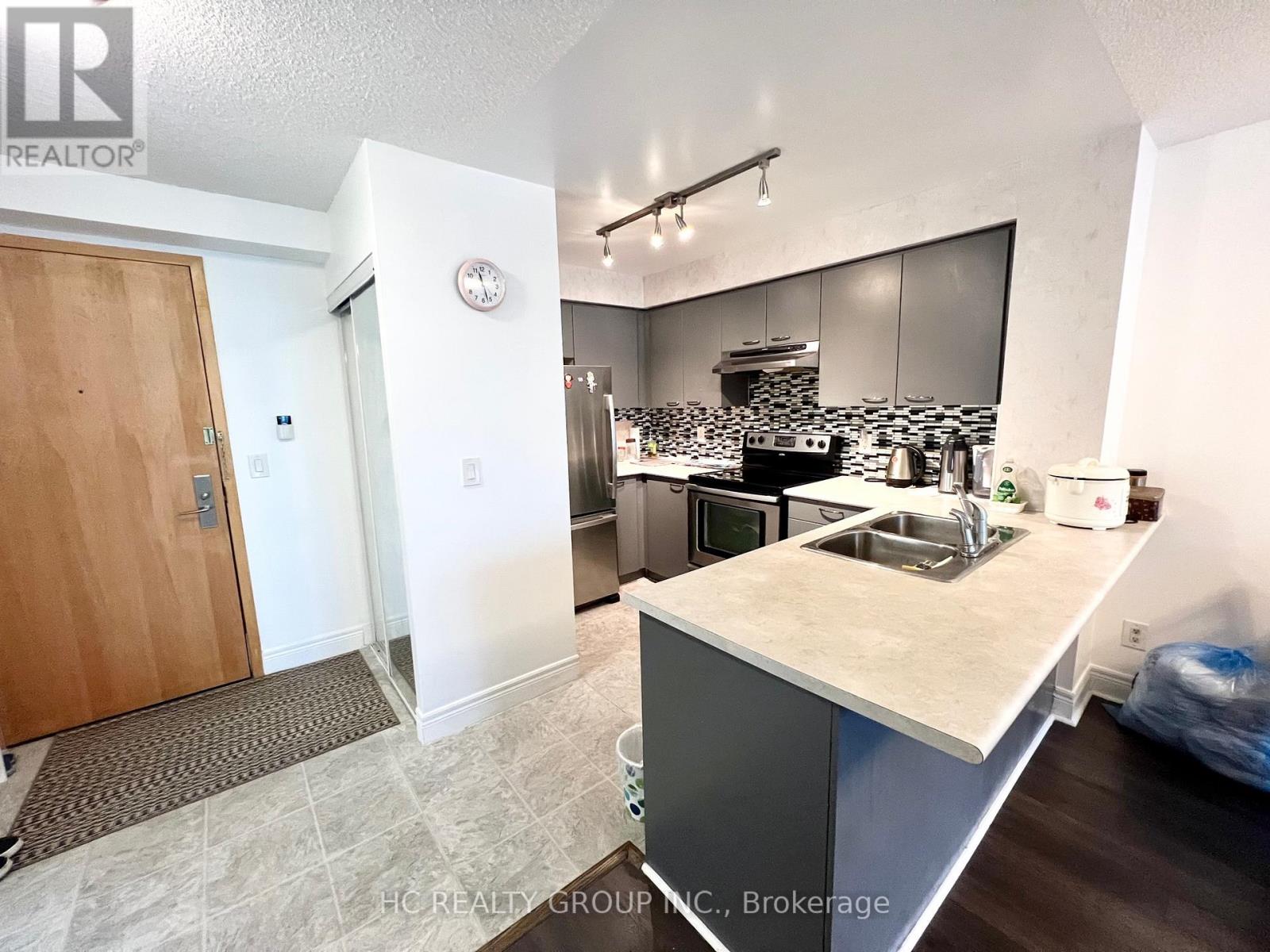 722 - 62 Suncrest Boulevard, Markham, Ontario  L3T 7Y6 - Photo 4 - N12767344