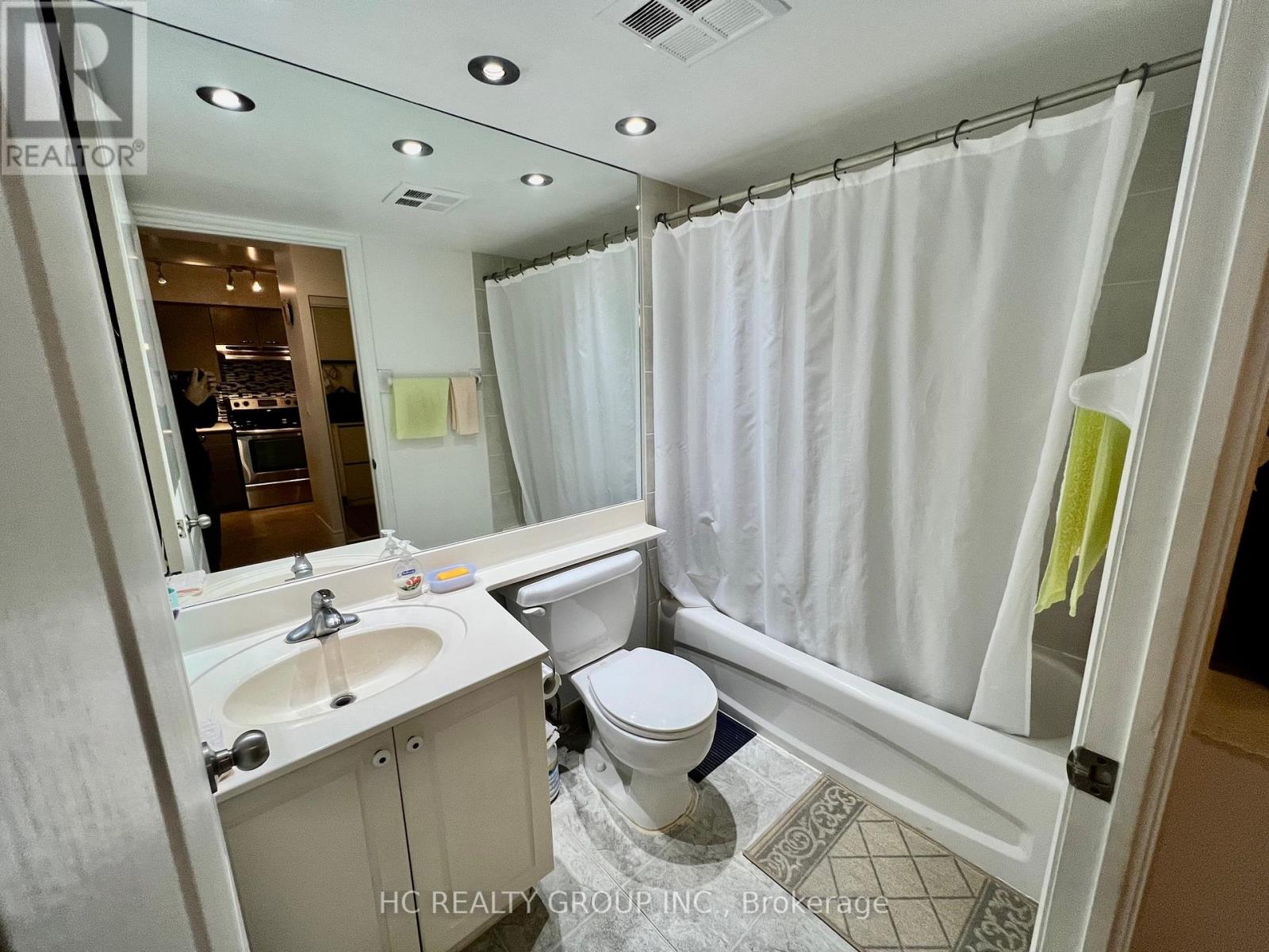 722 - 62 Suncrest Boulevard, Markham, Ontario  L3T 7Y6 - Photo 5 - N12767344