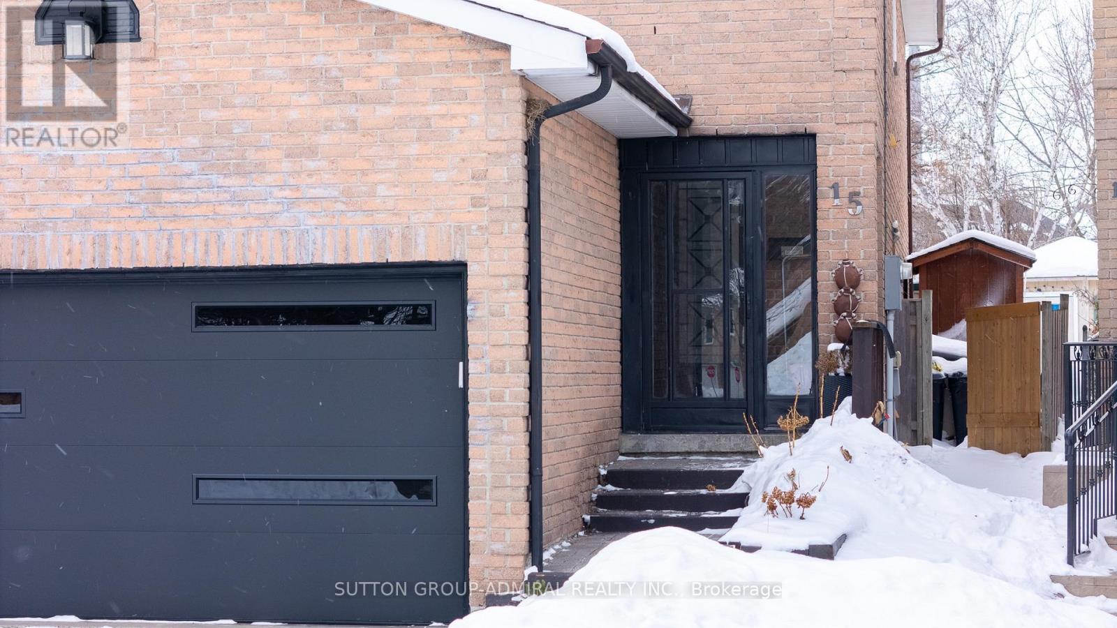 15 Miles Court, Richmond Hill, Ontario  L4C 5P7 - Photo 2 - N12767364