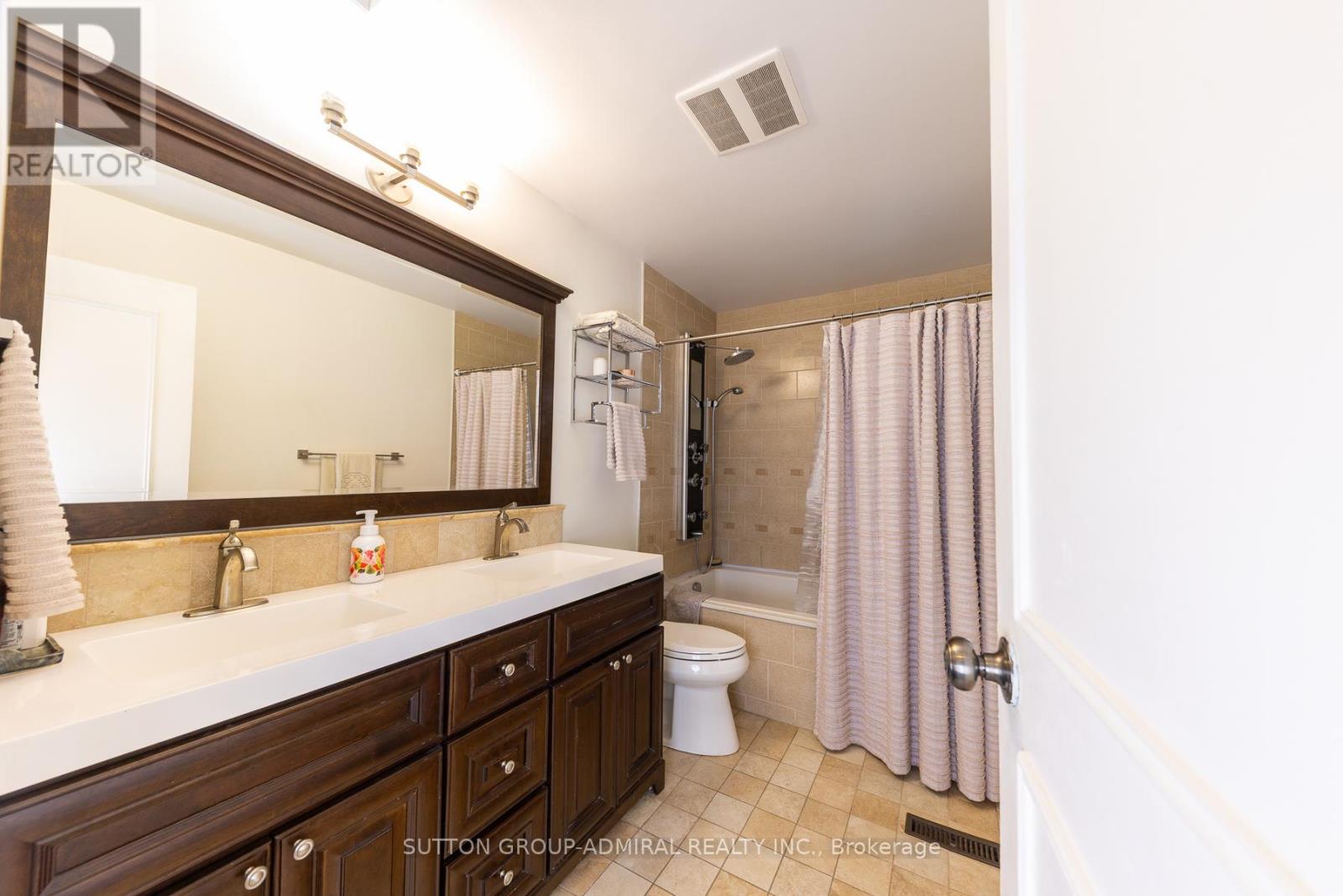 15 Miles Court, Richmond Hill, Ontario  L4C 5P7 - Photo 24 - N12767364