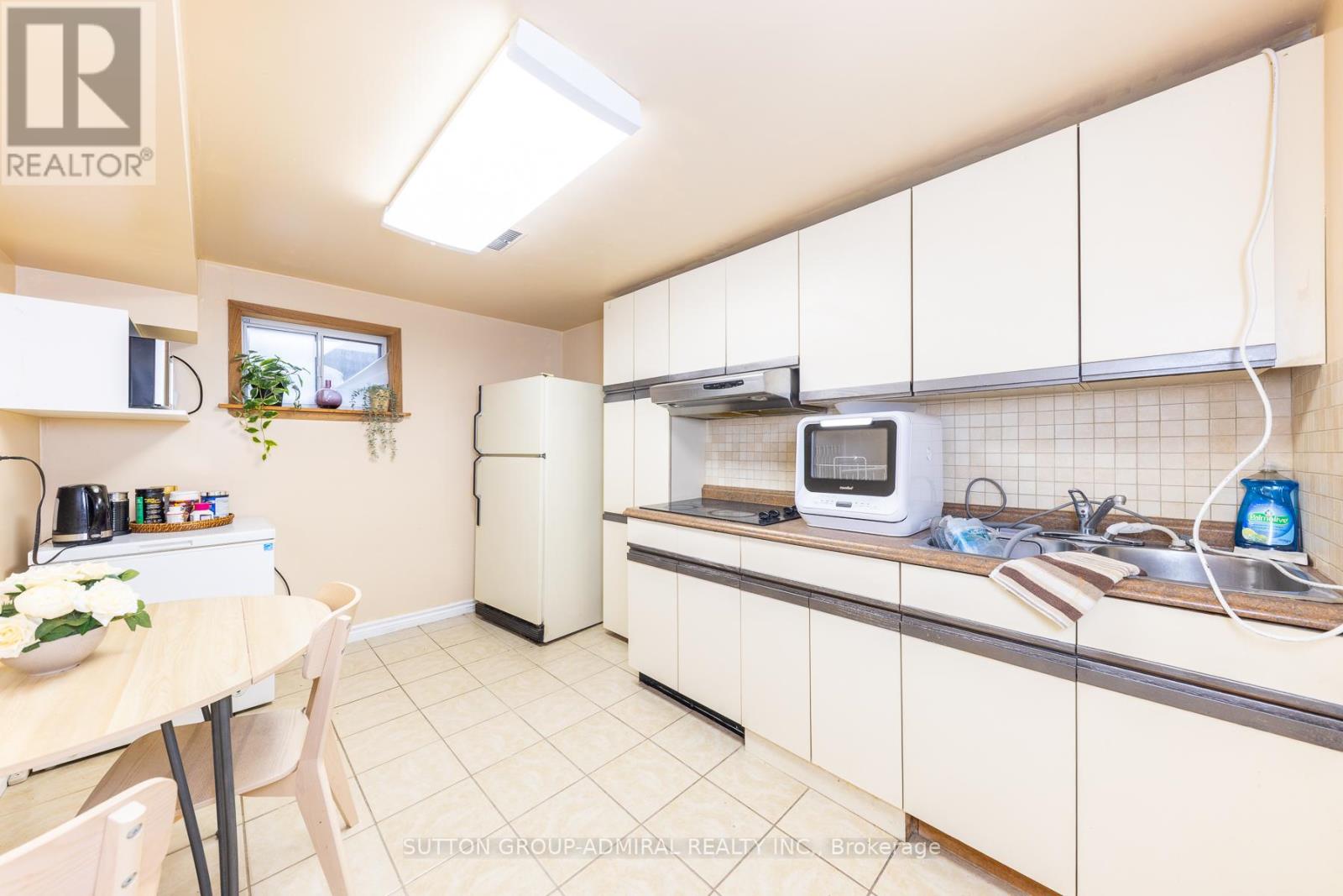 15 Miles Court, Richmond Hill, Ontario  L4C 5P7 - Photo 38 - N12767364