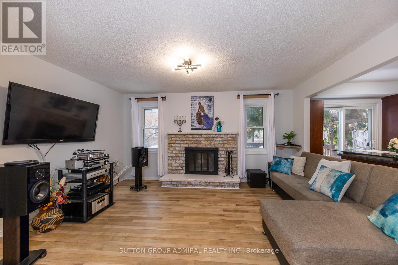 15 Miles Court, Richmond Hill, Ontario  L4C 5P7 - Photo 7 - N12767364