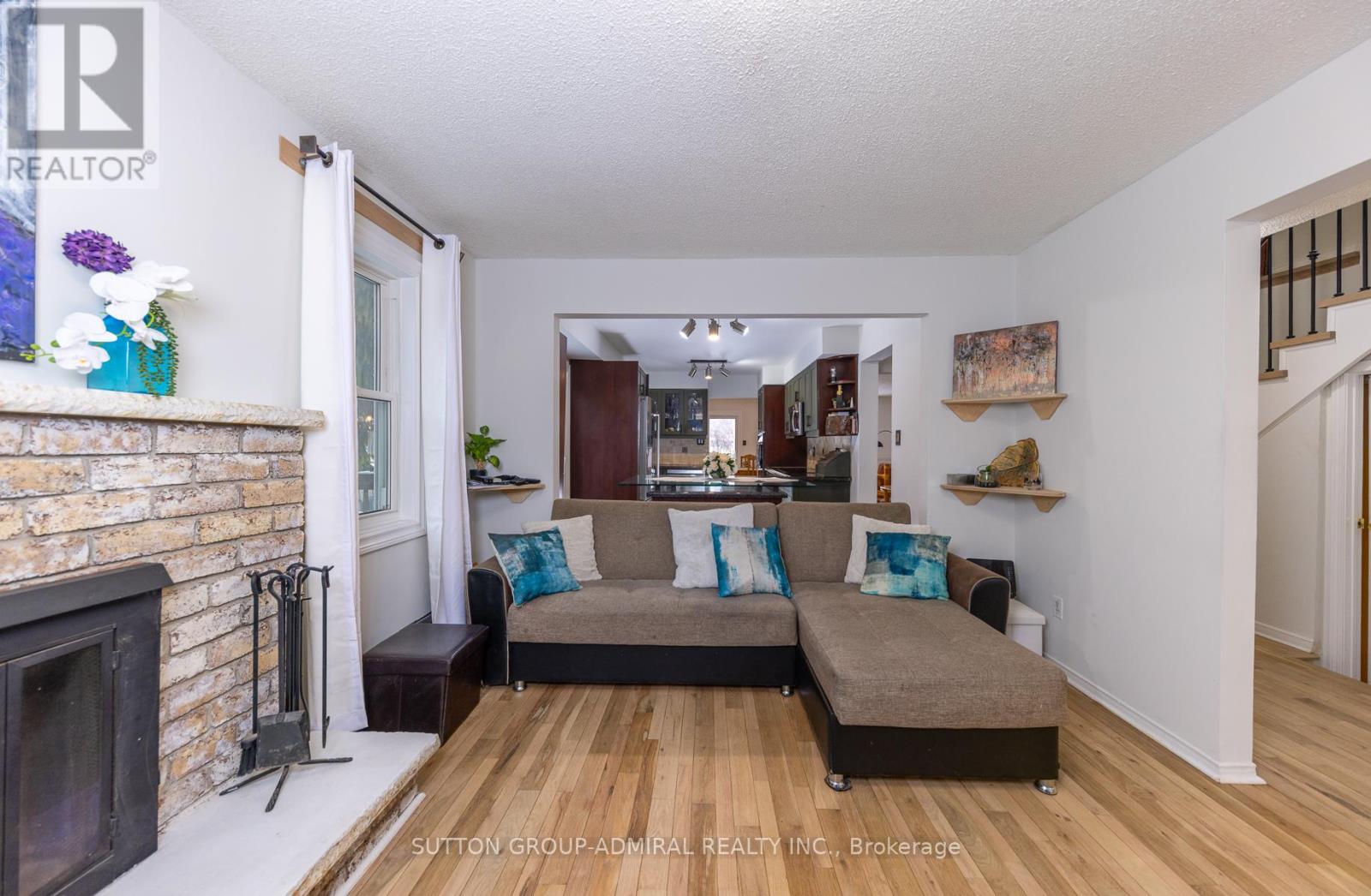 15 Miles Court, Richmond Hill, Ontario  L4C 5P7 - Photo 9 - N12767364