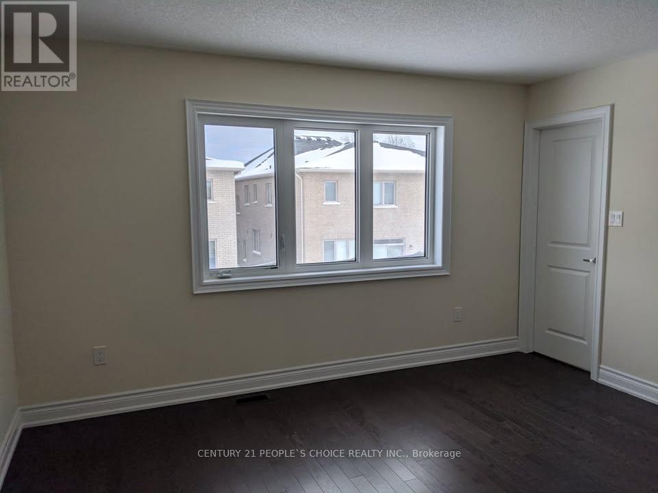 Upper - 368 Kirkham Drive, Markham, Ontario  L3S 0E4 - Photo 5 - N12767382