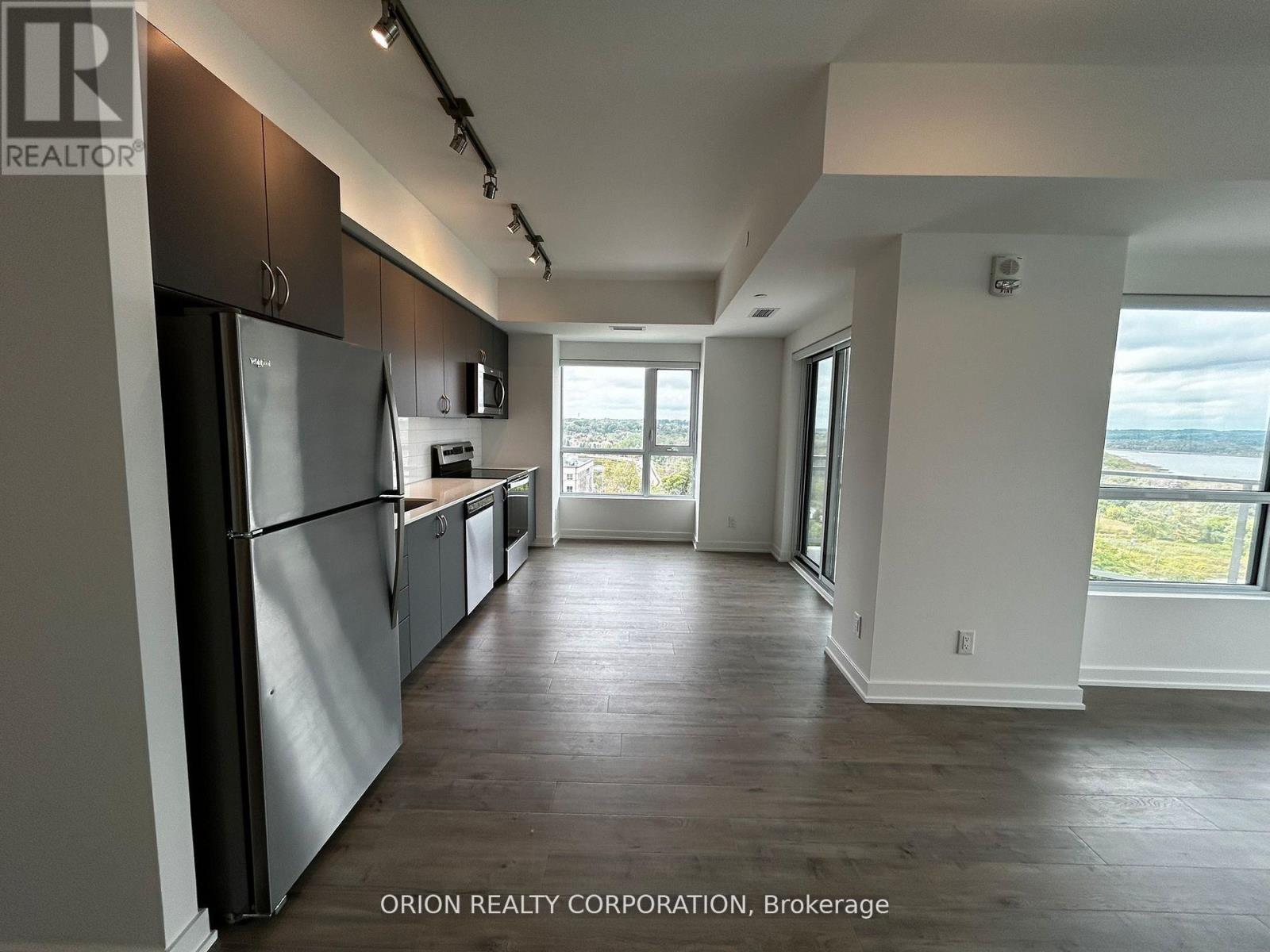 1005 - 56 Lakeside Terrace, Barrie (Little Lake), Ontario  L4M 0L4 - Photo 4 - S12767516