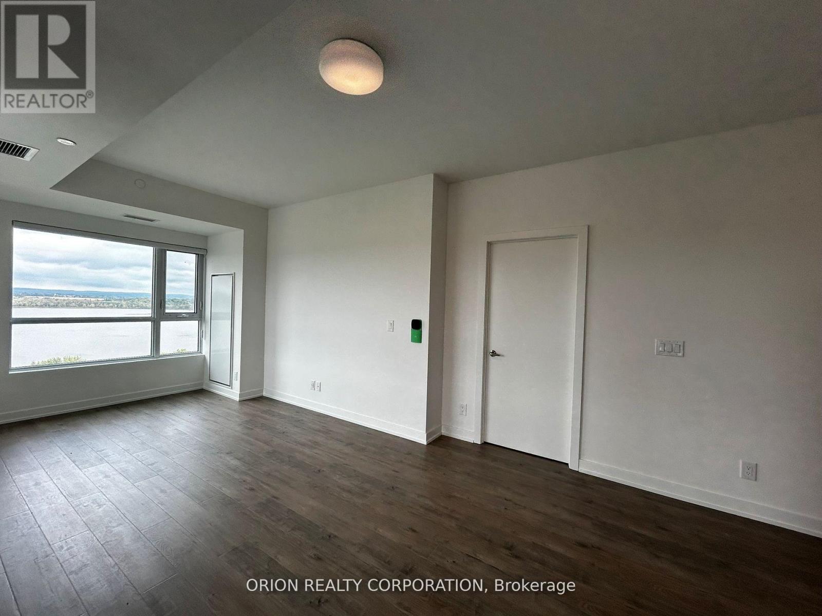 1005 - 56 Lakeside Terrace, Barrie (Little Lake), Ontario  L4M 0L4 - Photo 8 - S12767516