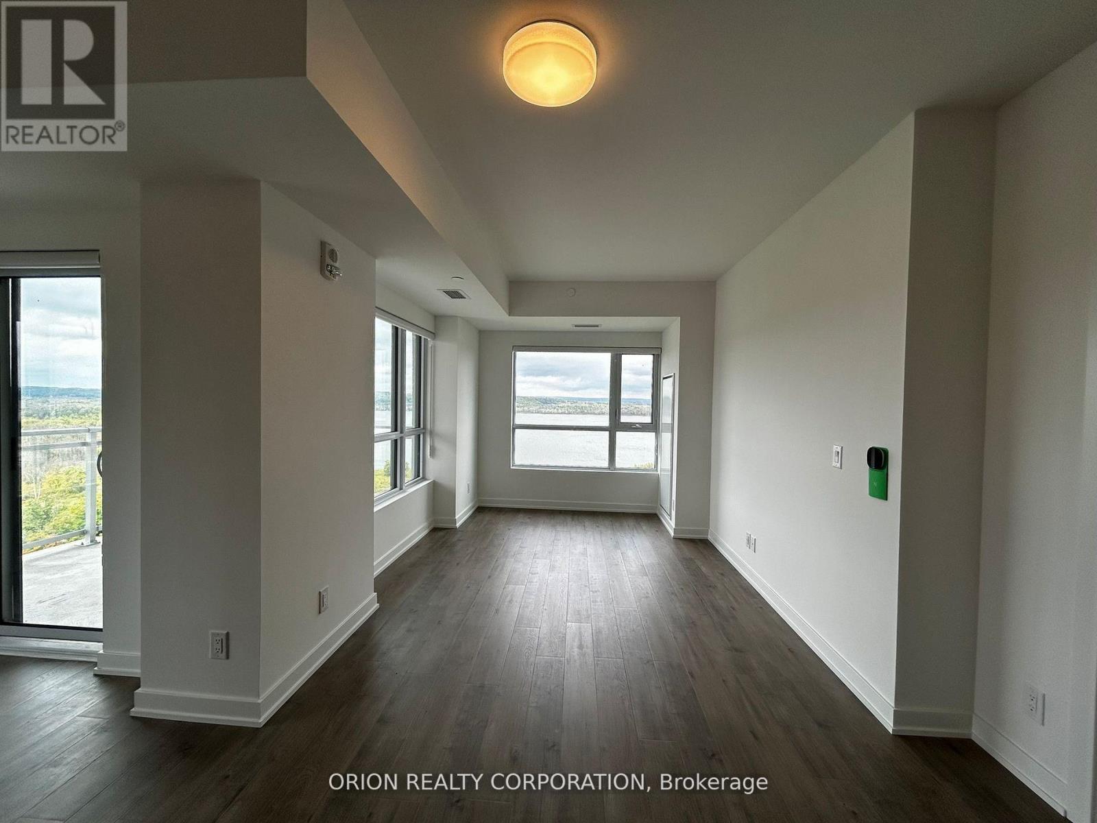 1005 - 56 Lakeside Terrace, Barrie (Little Lake), Ontario  L4M 0L4 - Photo 9 - S12767516