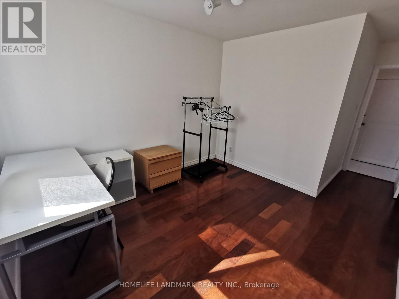 Upper + Ground Level - 84 Harrington Crescent, Toronto, Ontario  M2M 2Y5 - Photo 12 - C12761056