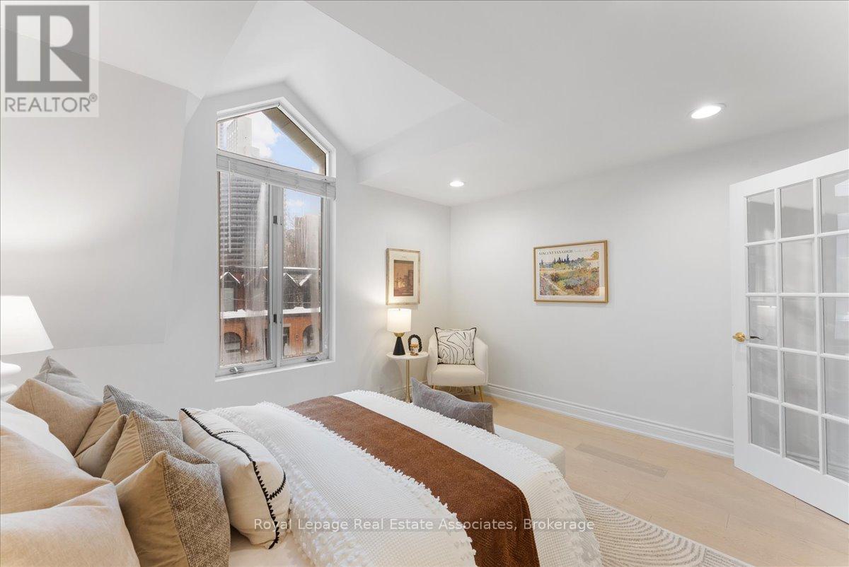 30 Belmont Street, Toronto, Ontario  M5R 1P8 - Photo 18 - C12761200