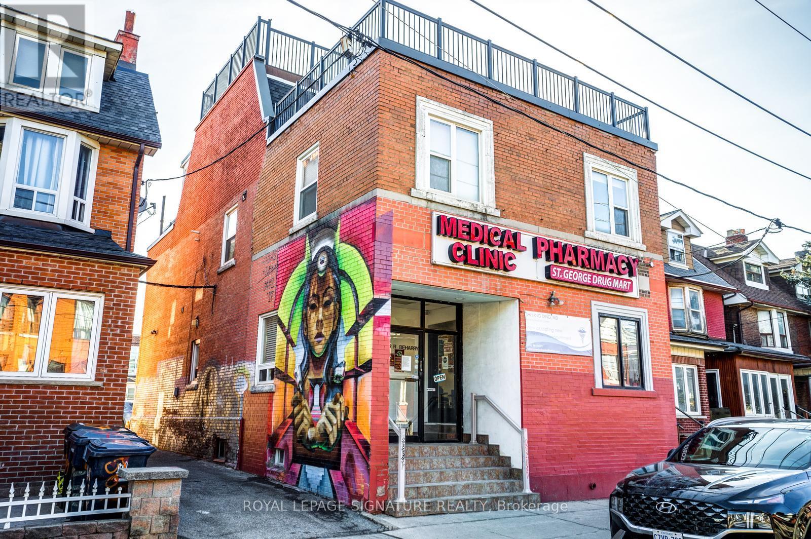 567 BATHURST STREET, Toronto, Ontario