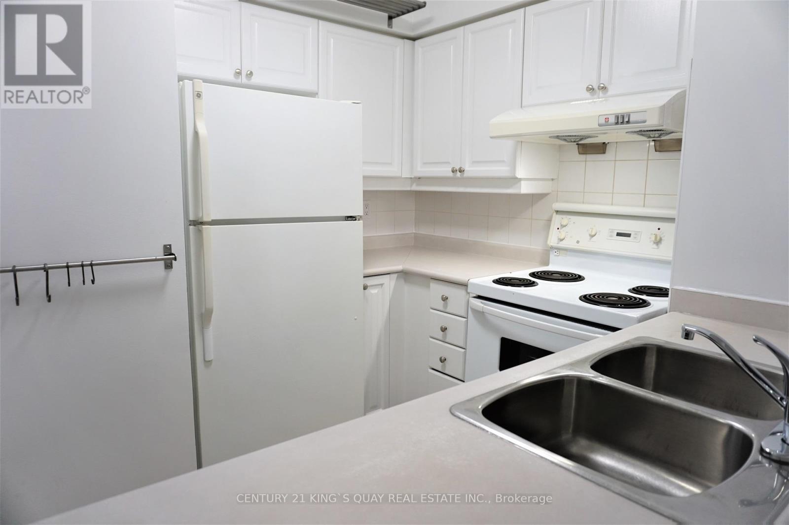 908 - 18 Sommerset Way, Toronto (Willowdale East), Ontario  M2N 6X5 - Photo 8 - C12761384