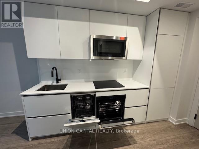 1405 - 327 King Street W, Toronto, Ontario  M5V 0W7 - Photo 4 - C12761440