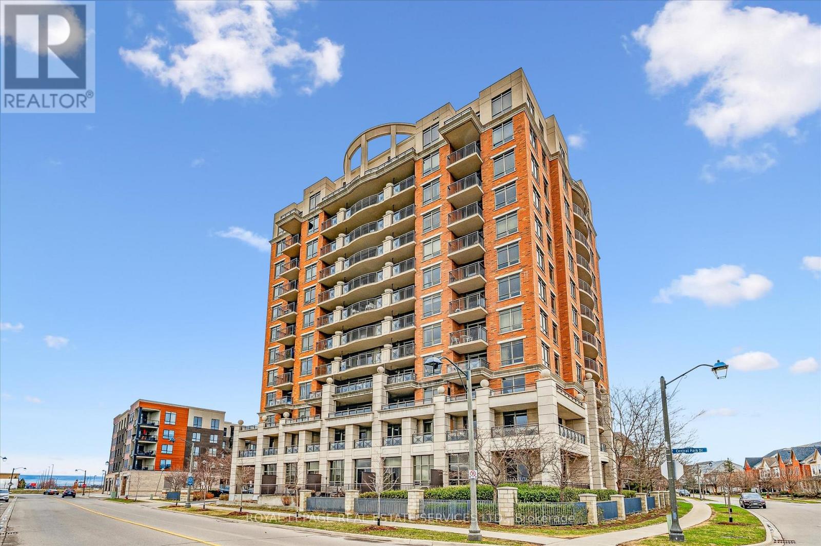 201 - 2379 Central Park Drive, Oakville, Ontario  L6H 0E3 - Photo 2 - W12767312