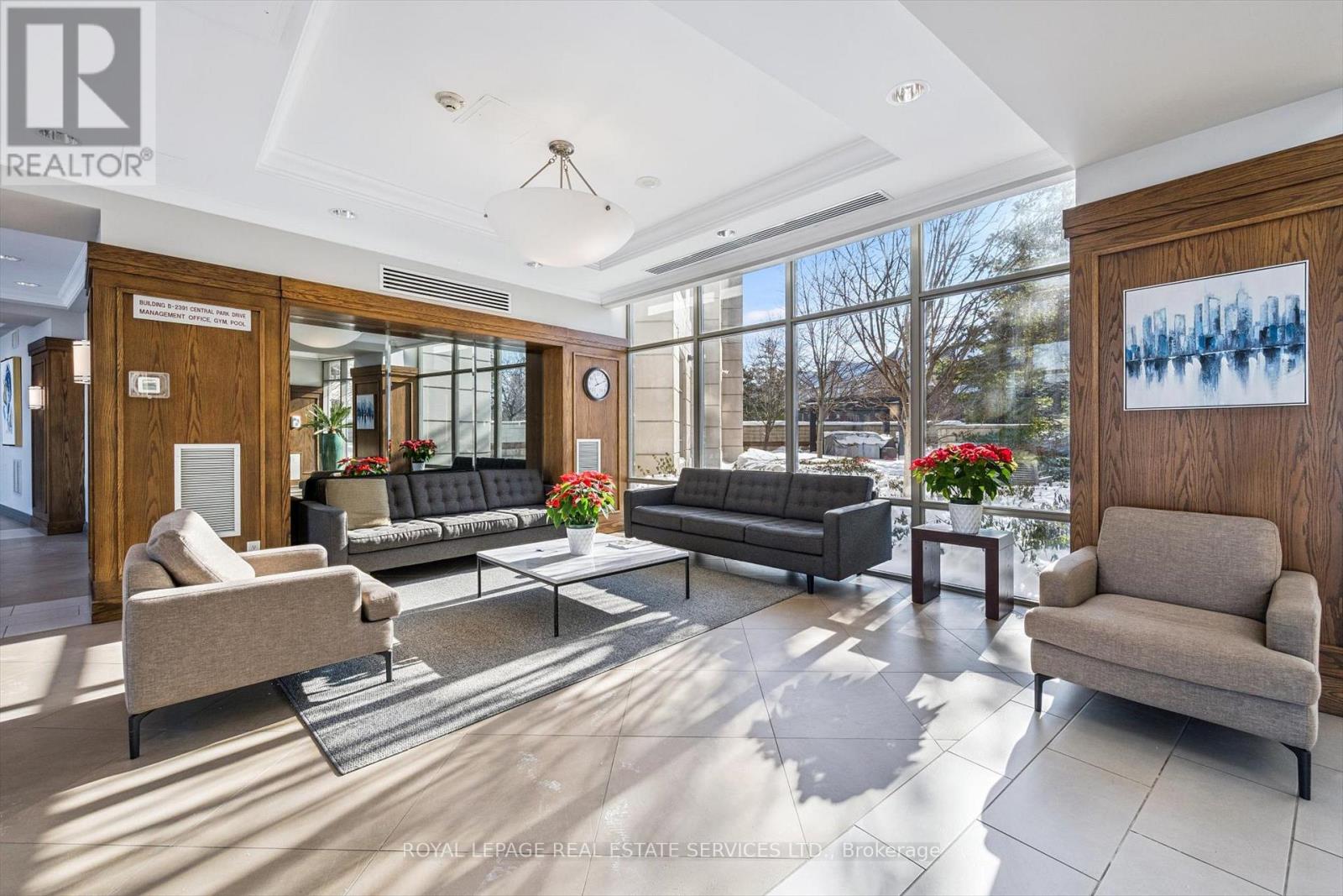 201 - 2379 Central Park Drive, Oakville, Ontario  L6H 0E3 - Photo 5 - W12767312