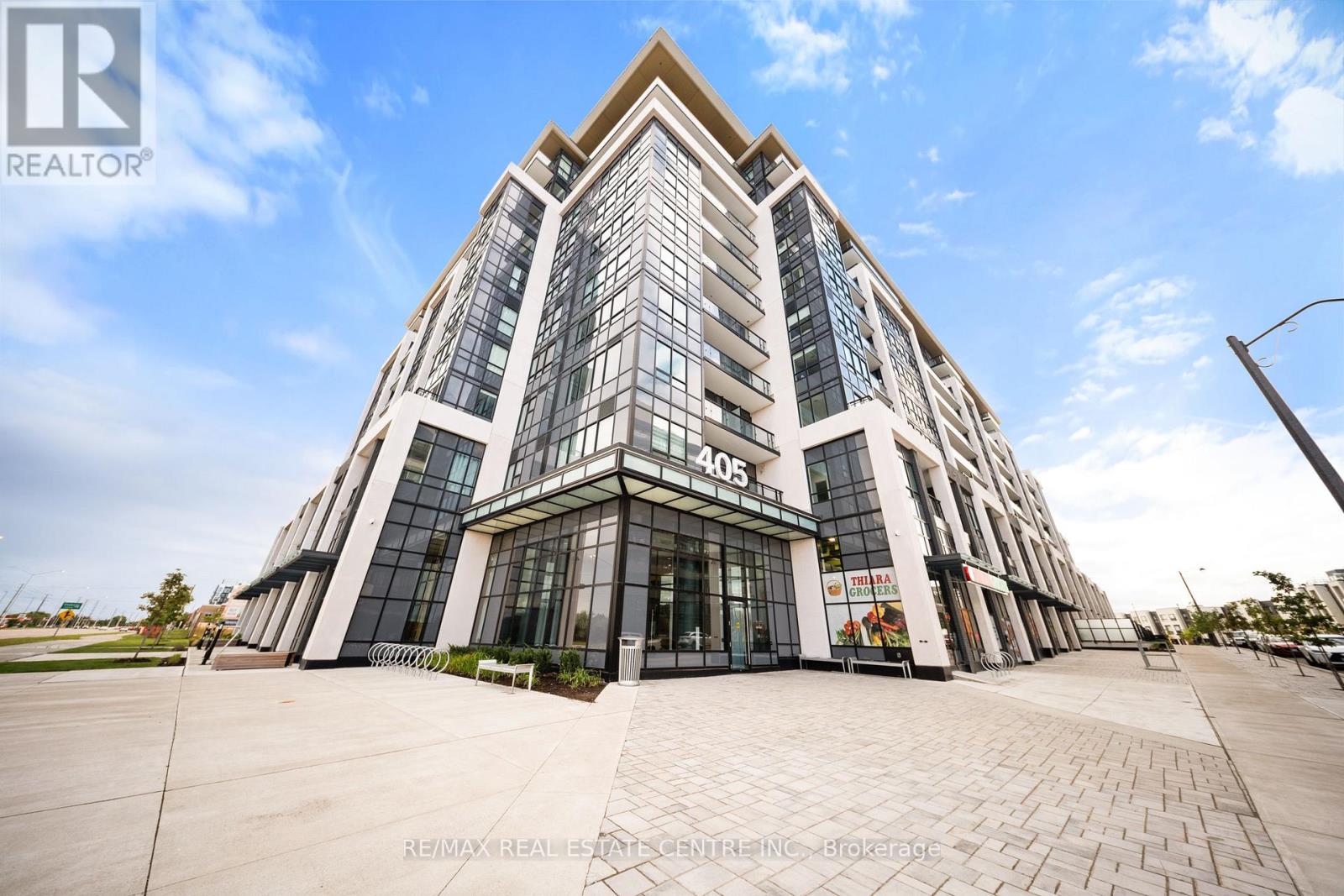 316 - 405 Dundas Street W, Oakville, Ontario  L6M 4P9 - Photo 2 - W12767350