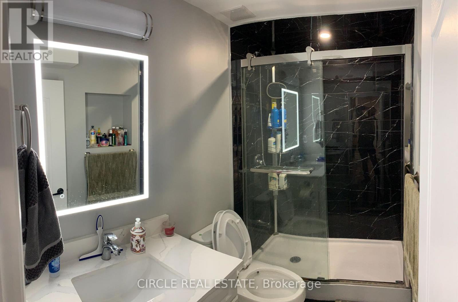 2 - 11 Mendoza Drive, Brampton, Ontario  L7A 3M3 - Photo 5 - W12767360