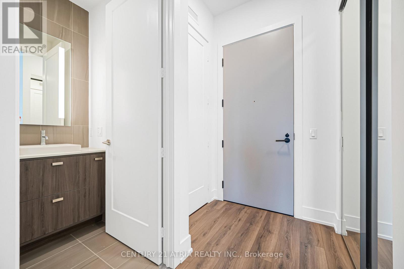 217 - 858 Dupont Street, Toronto, Ontario  M6G 0C1 - Photo 3 - W12767386