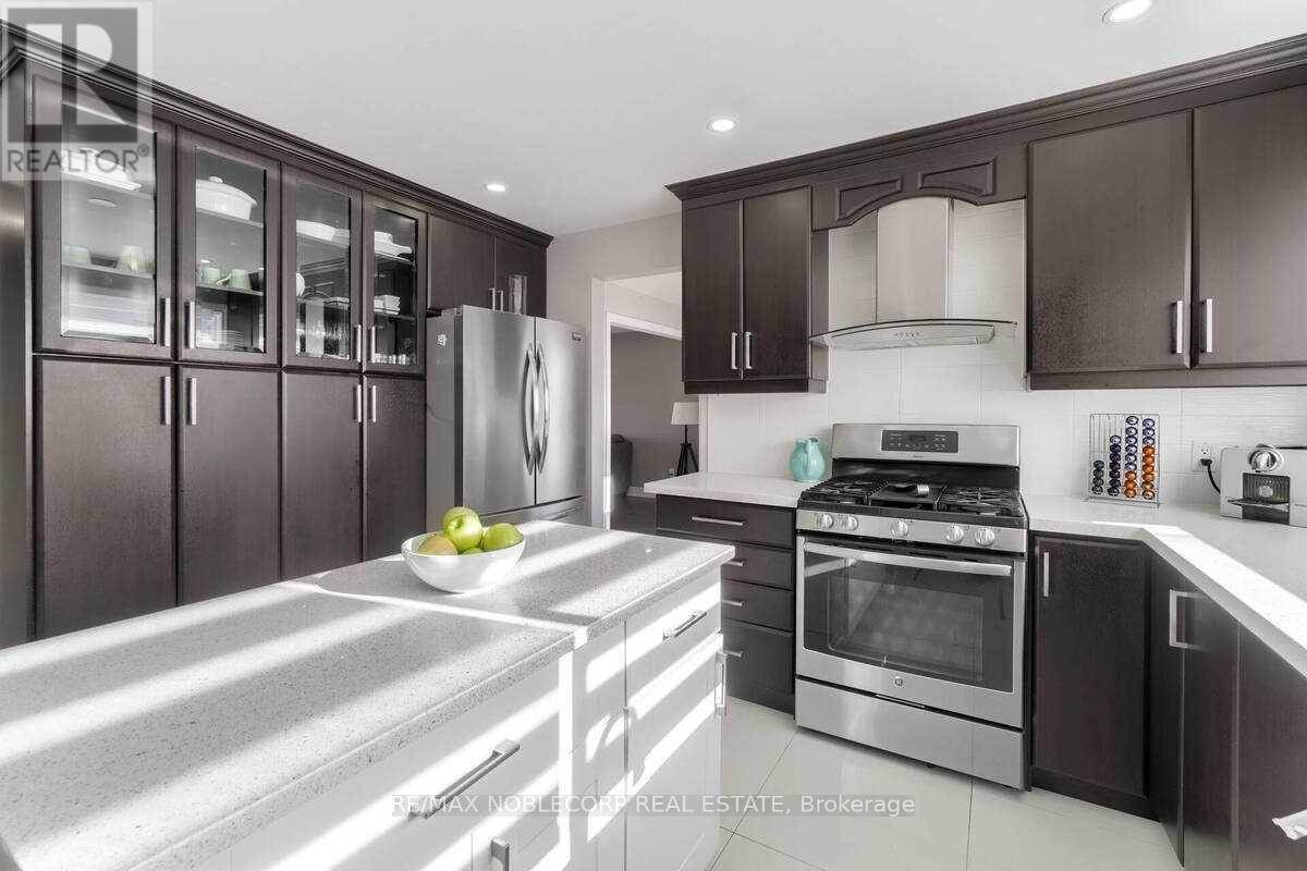 Upper Level - 17 Mikado Crescent, Brampton, Ontario  L6S 3R3 - Photo 12 - W12767390