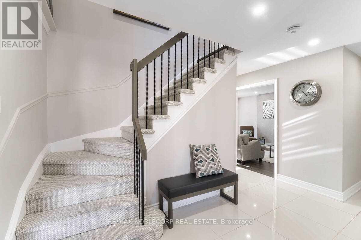 Upper Level - 17 Mikado Crescent, Brampton, Ontario  L6S 3R3 - Photo 18 - W12767390