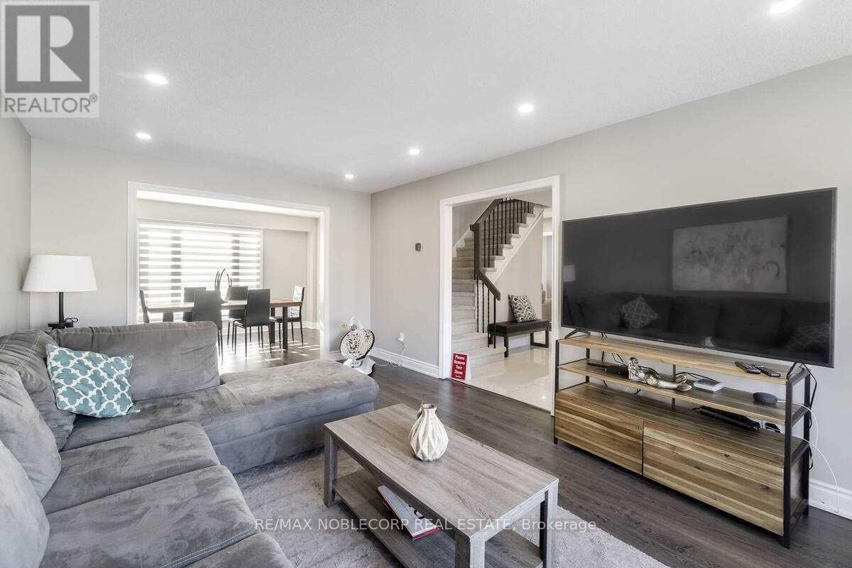 Upper Level - 17 Mikado Crescent, Brampton, Ontario  L6S 3R3 - Photo 6 - W12767390