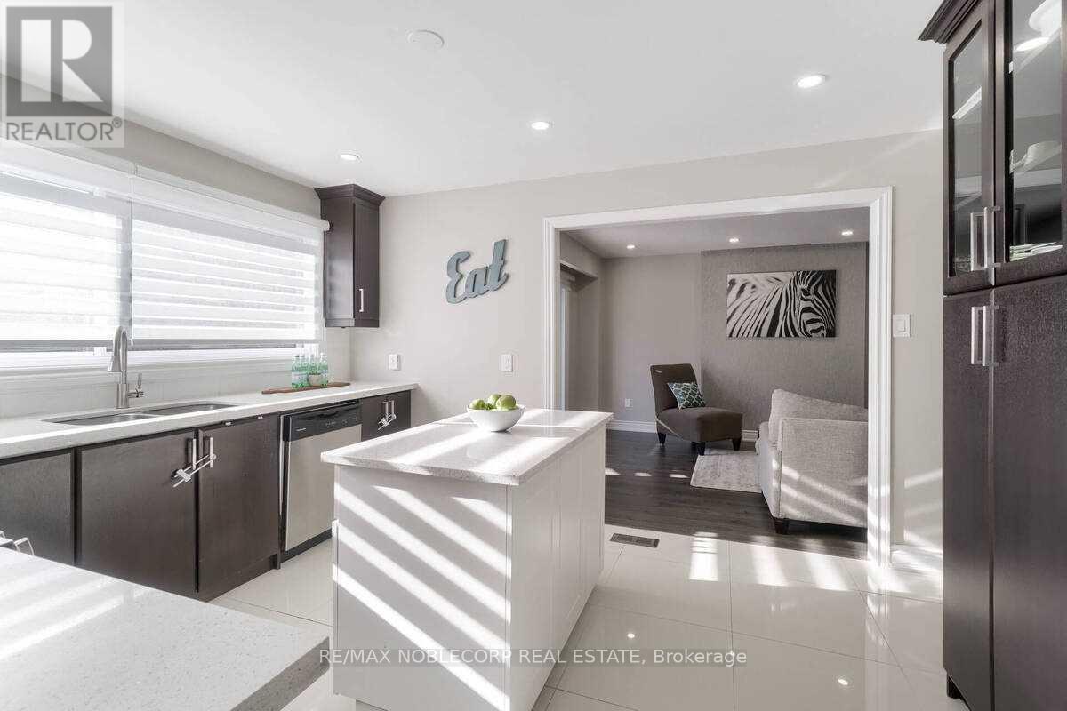 Upper Level - 17 Mikado Crescent, Brampton, Ontario  L6S 3R3 - Photo 9 - W12767390