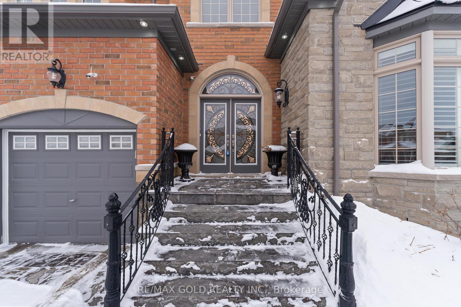 19 Portside Crescent, Brampton, Ontario  L6R 3P3 - Photo 3 - W12767434
