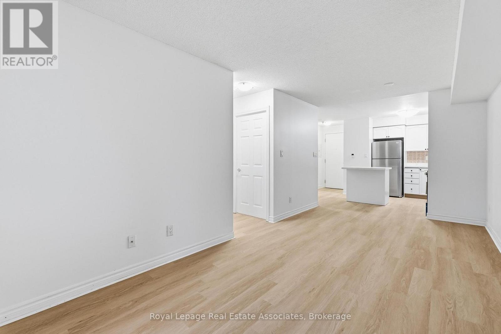 1008 - 3880 Duke Of York Boulevard, Mississauga, Ontario  L5B 4M7 - Photo 10 - W12767440