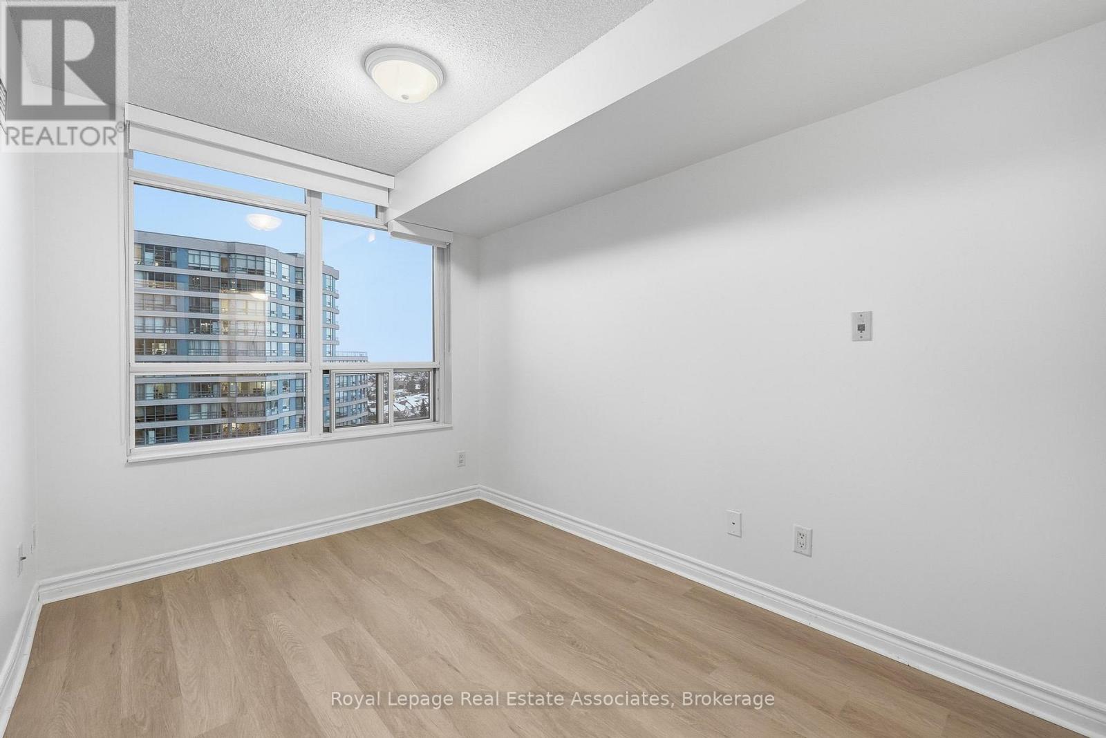 1008 - 3880 Duke Of York Boulevard, Mississauga, Ontario  L5B 4M7 - Photo 11 - W12767440