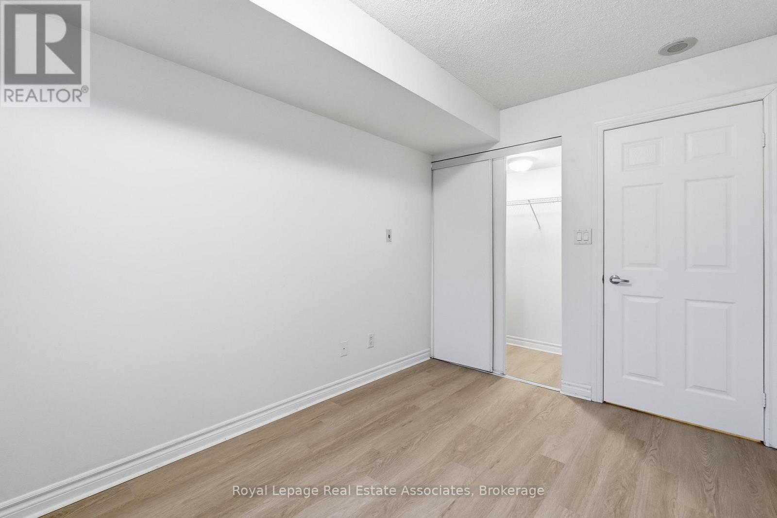 1008 - 3880 Duke Of York Boulevard, Mississauga, Ontario  L5B 4M7 - Photo 12 - W12767440