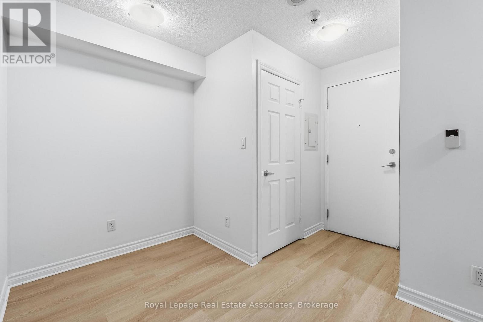 1008 - 3880 Duke Of York Boulevard, Mississauga, Ontario  L5B 4M7 - Photo 16 - W12767440