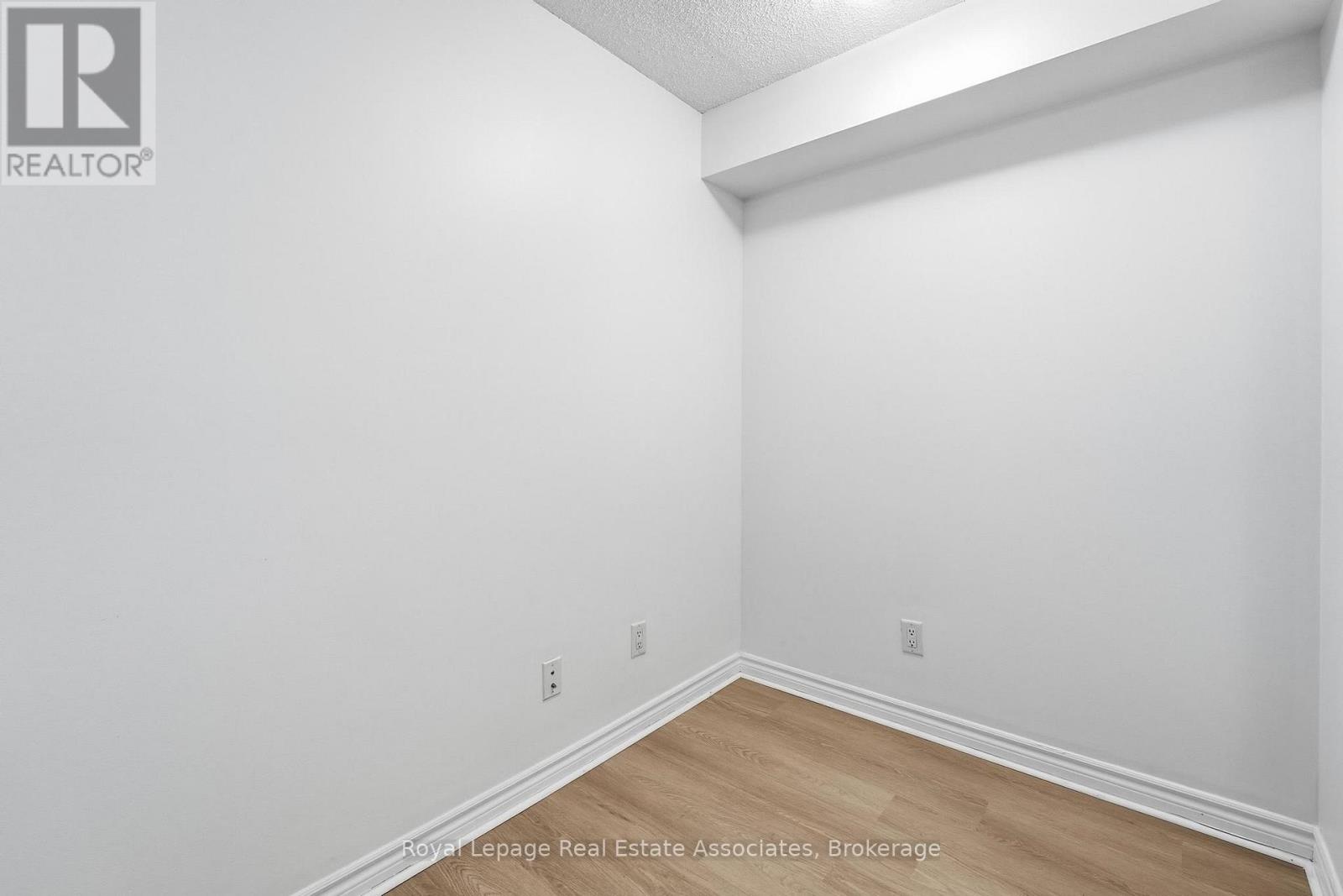 1008 - 3880 Duke Of York Boulevard, Mississauga, Ontario  L5B 4M7 - Photo 17 - W12767440