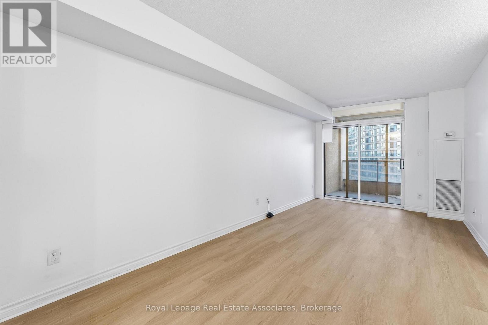 1008 - 3880 Duke Of York Boulevard, Mississauga, Ontario  L5B 4M7 - Photo 7 - W12767440