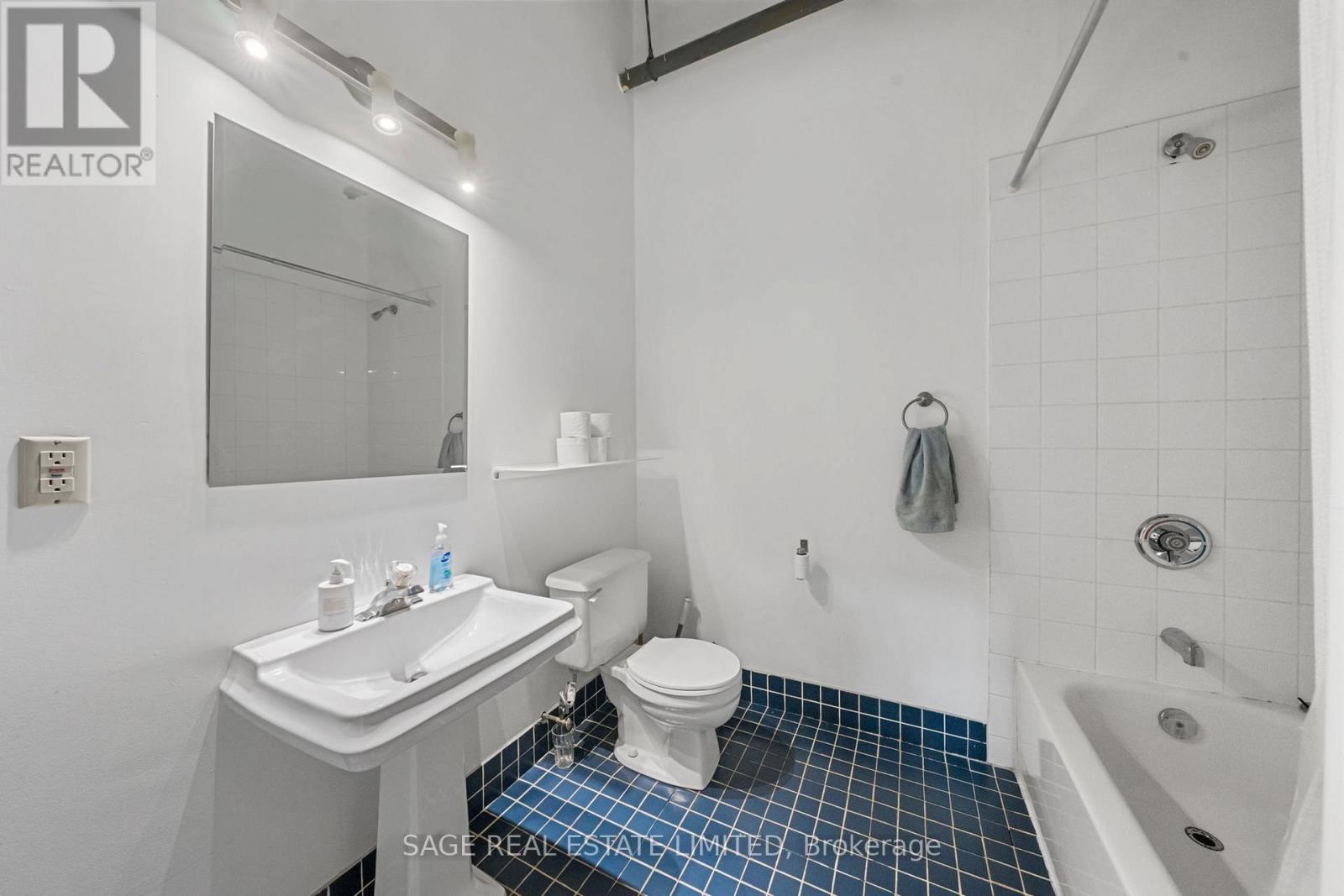102 - 10 Morrow Avenue, Toronto, Ontario  M6R 2J1 - Photo 31 - W12767474