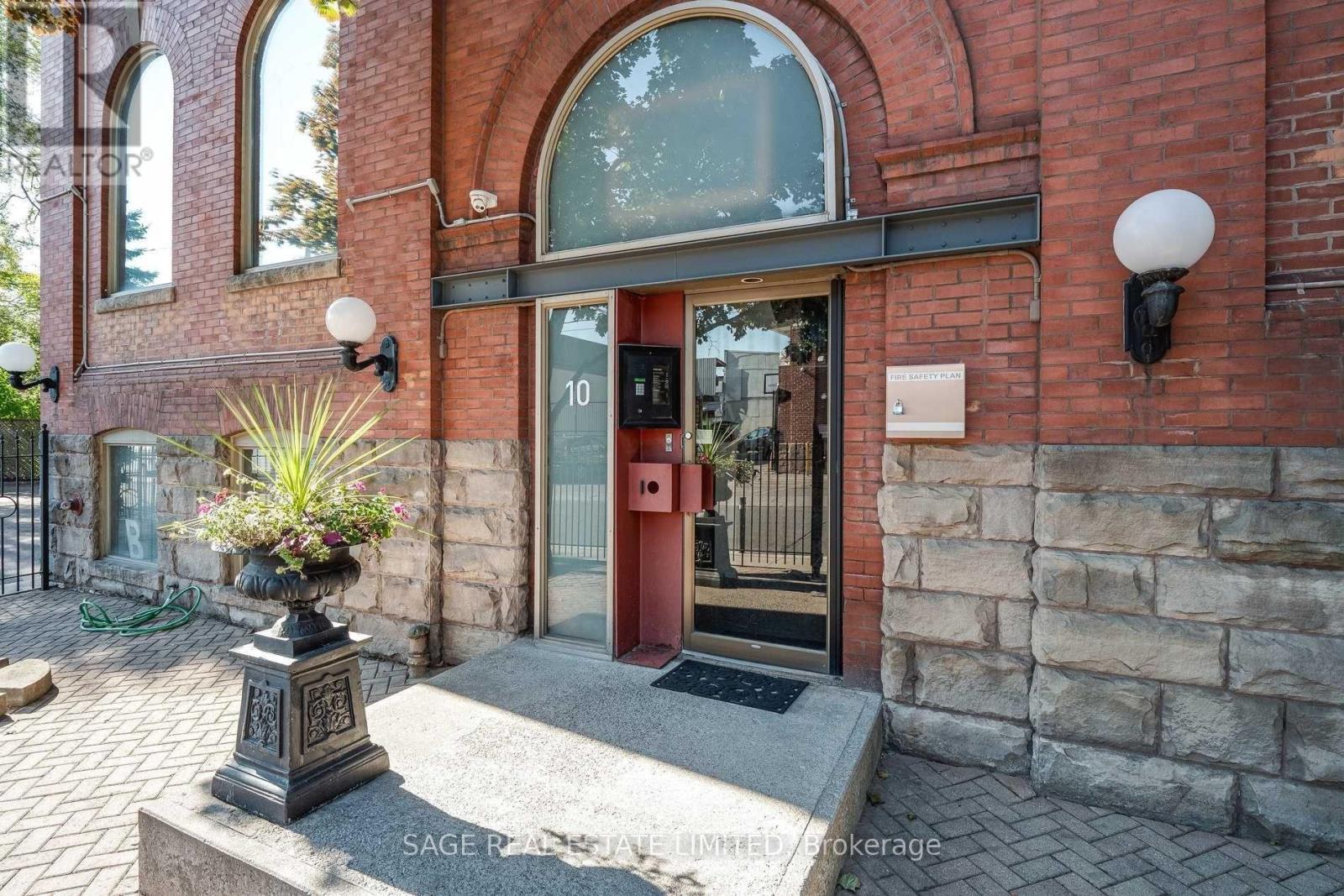 102 - 10 Morrow Avenue, Toronto, Ontario  M6R 2J1 - Photo 7 - W12767474