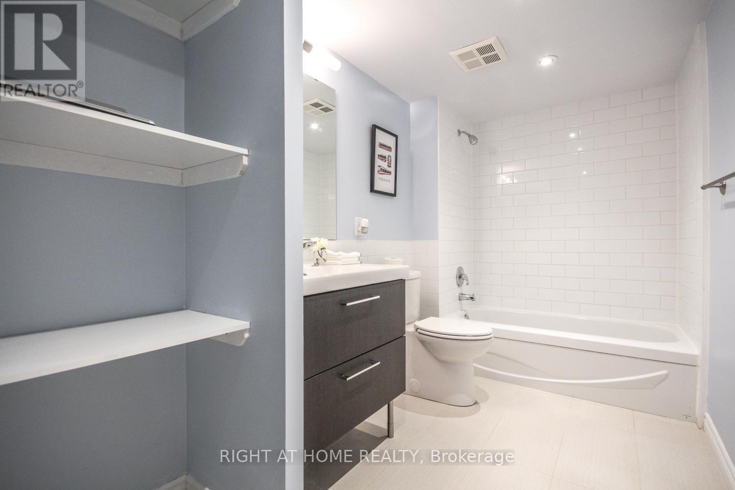 320 - 25 The Esplanade, Toronto, Ontario  M5E 1W5 - Photo 16 - C12761582