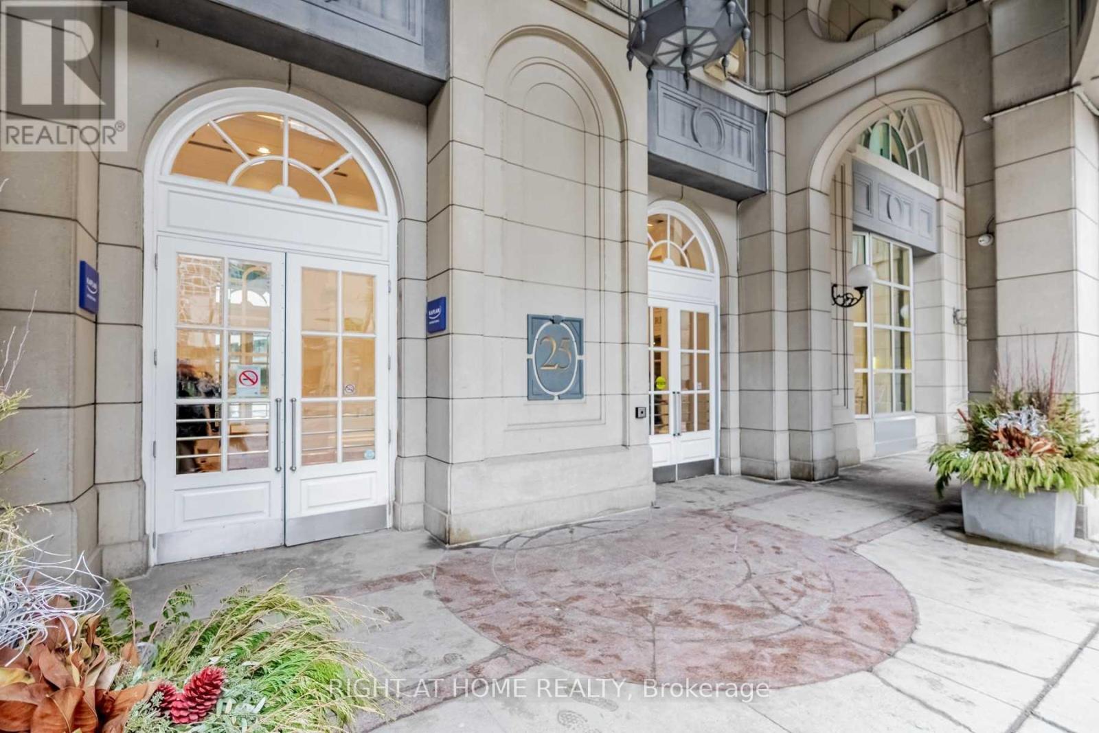 320 - 25 The Esplanade, Toronto, Ontario  M5E 1W5 - Photo 2 - C12761582