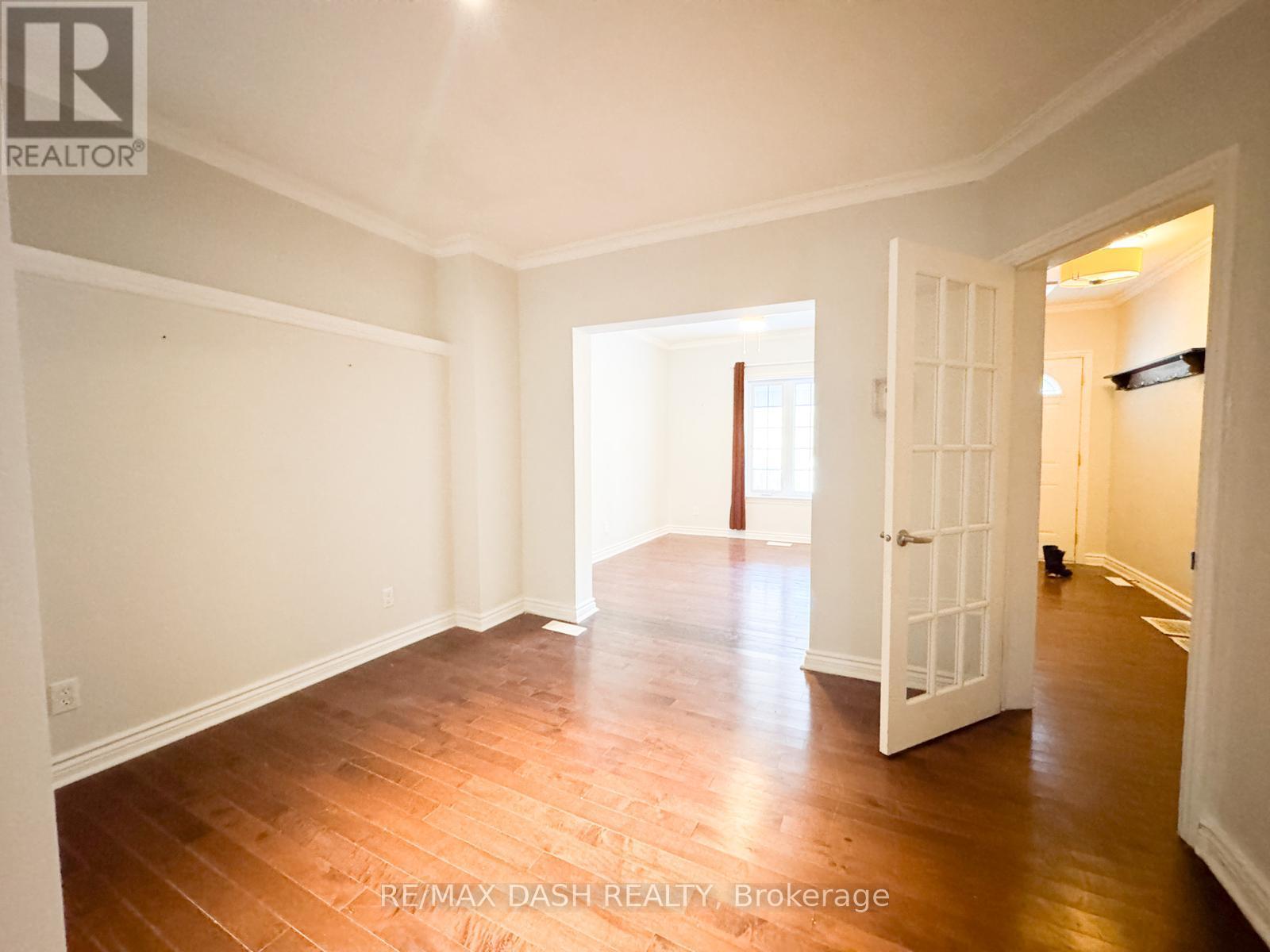 Main Fl - 1529 Queen Street E, Toronto, Ontario  M4L 1E5 - Photo 5 - E12760032