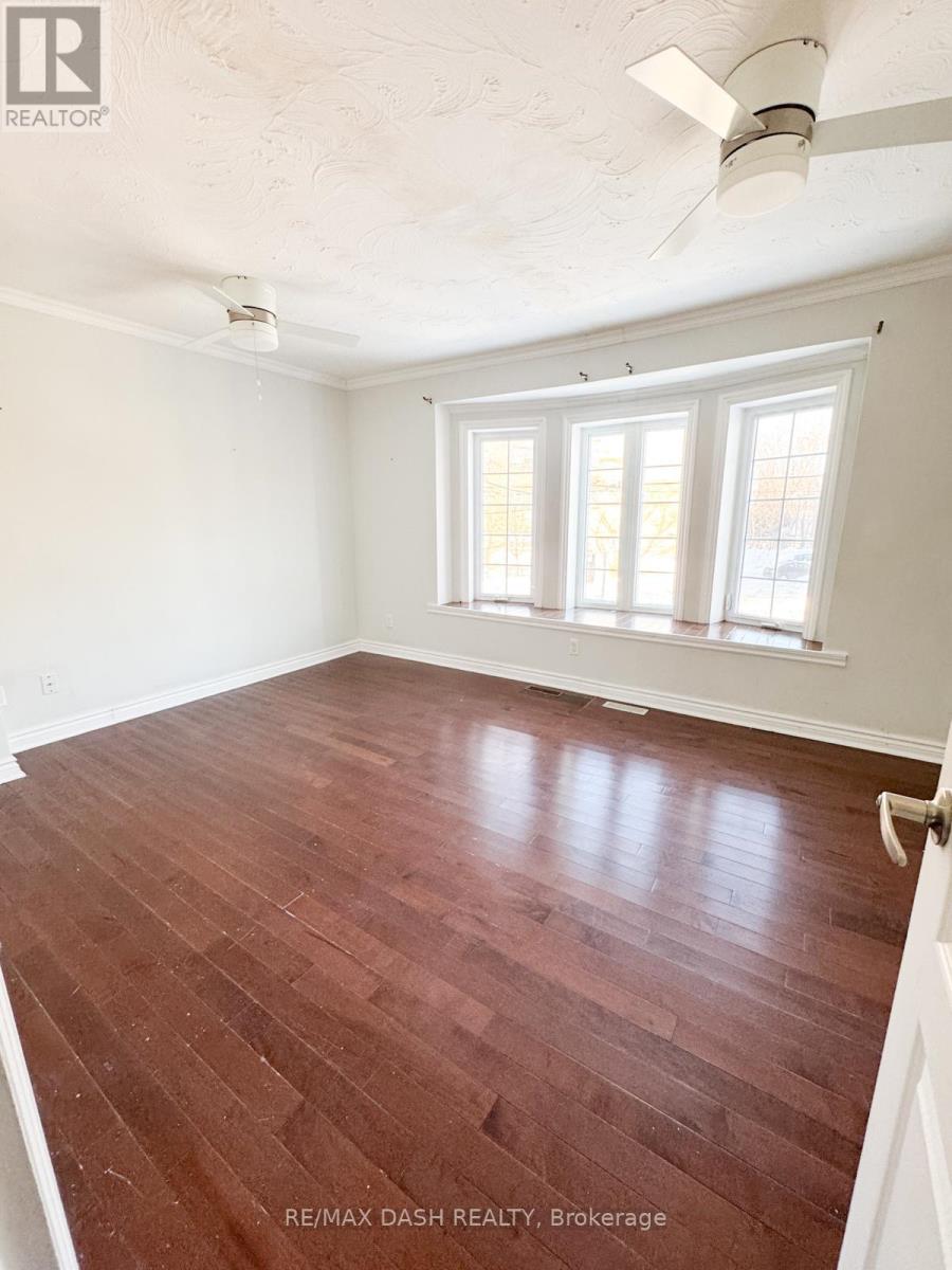 Main Fl - 1529 Queen Street E, Toronto, Ontario  M4L 1E5 - Photo 13 - E12760032