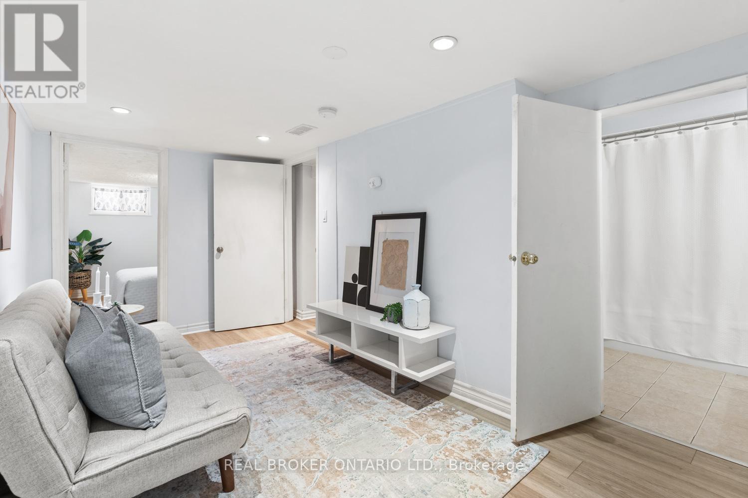 680 Mortimer Avenue, Toronto, Ontario  M4C 2K2 - Photo 21 - E12761214