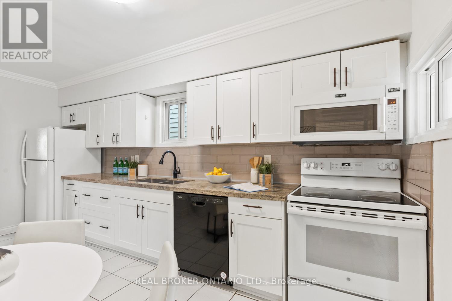 680 Mortimer Avenue, Toronto, Ontario  M4C 2K2 - Photo 10 - E12761214