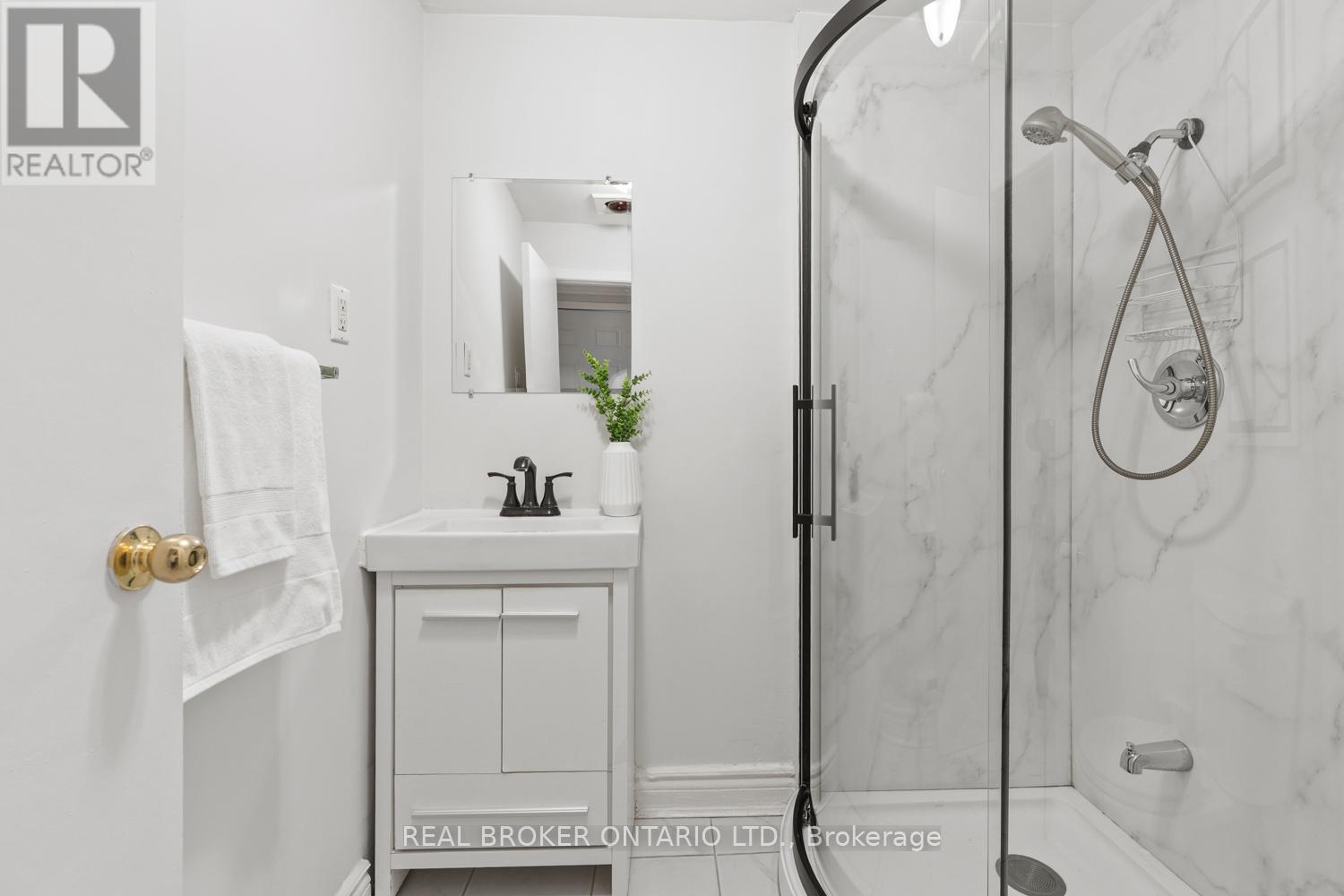 680 Mortimer Avenue, Toronto, Ontario  M4C 2K2 - Photo 18 - E12761214