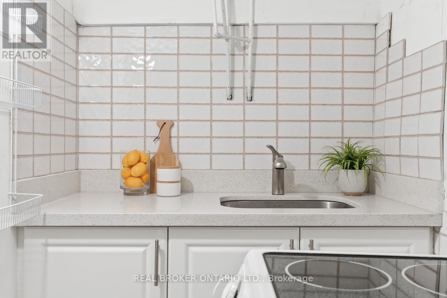 680 Mortimer Avenue, Toronto, Ontario  M4C 2K2 - Photo 25 - E12761214