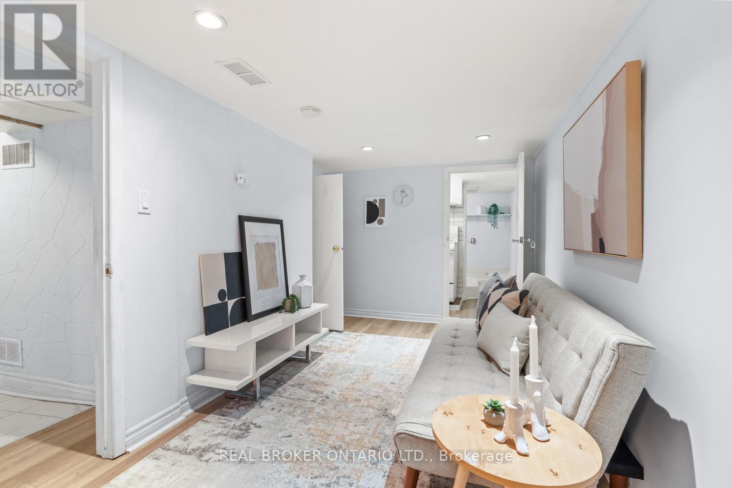 680 Mortimer Avenue, Toronto, Ontario  M4C 2K2 - Photo 19 - E12761214