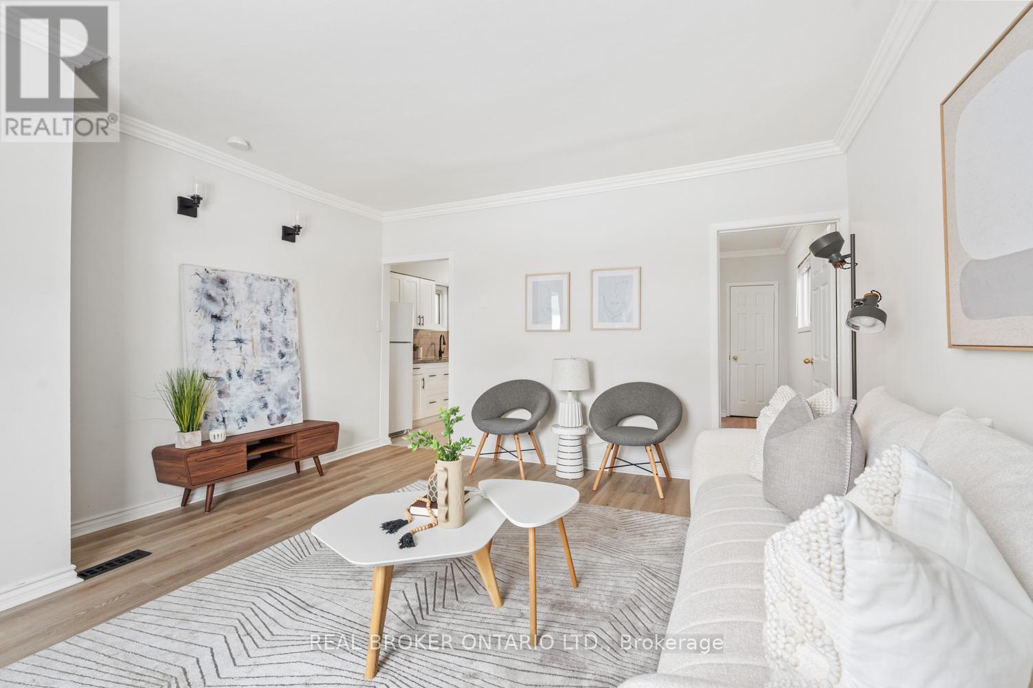 680 Mortimer Avenue, Toronto, Ontario  M4C 2K2 - Photo 4 - E12761214