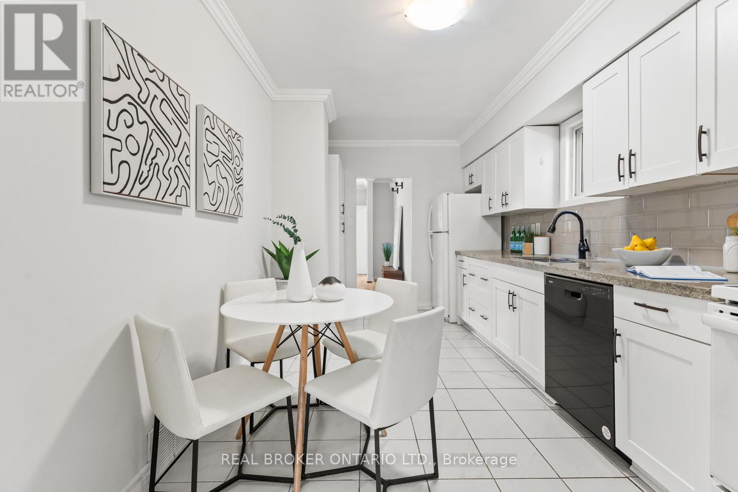 680 Mortimer Avenue, Toronto, Ontario  M4C 2K2 - Photo 8 - E12761214