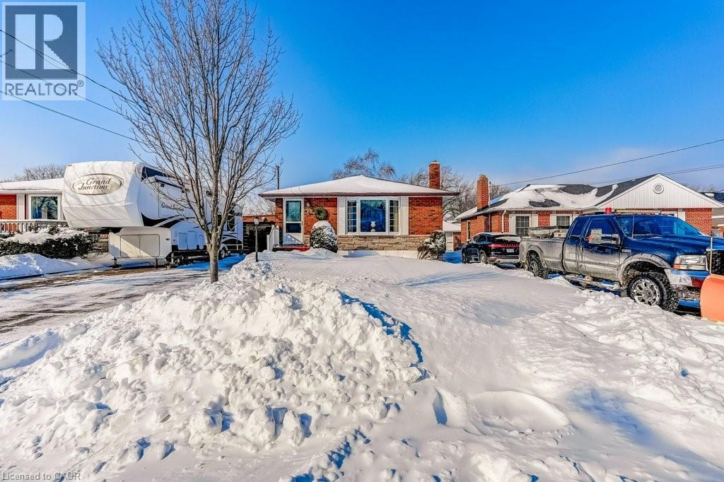 79 Fairview Road, Grimsby, Ontario  L3M 3L6 - Photo 2 - 40800350