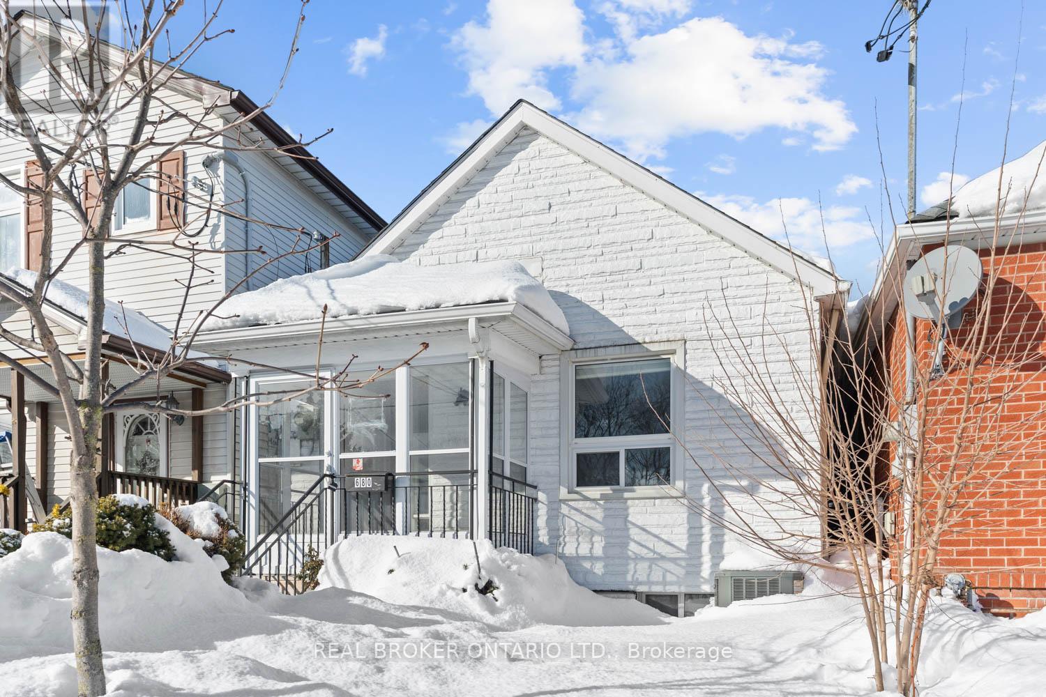 680 Mortimer Avenue, Toronto, Ontario  M4C 2K2 - Photo 34 - E12761214