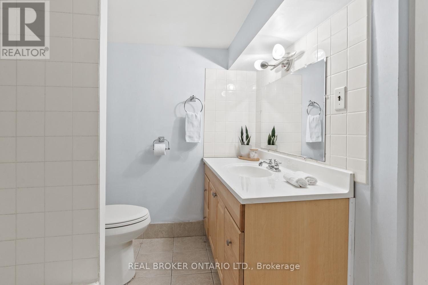 680 Mortimer Avenue, Toronto, Ontario  M4C 2K2 - Photo 27 - E12761214