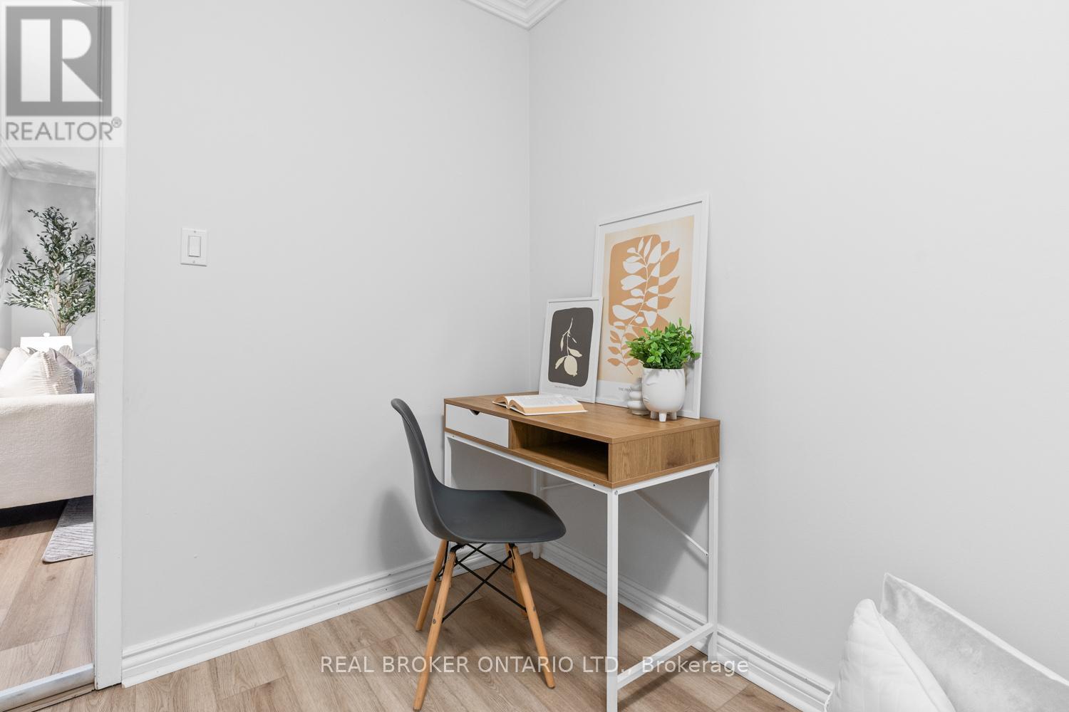 680 Mortimer Avenue, Toronto, Ontario  M4C 2K2 - Photo 16 - E12761214